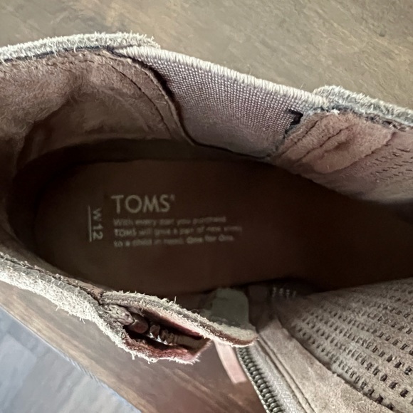 Excellent Condition TOMS Majorca Peep Toe Booties Tan Suede Perforated sz 12 - Picture 5 of 7